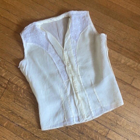 Light Yellow & White Linen and Eyelet Inset Top - Picture 14 of 15